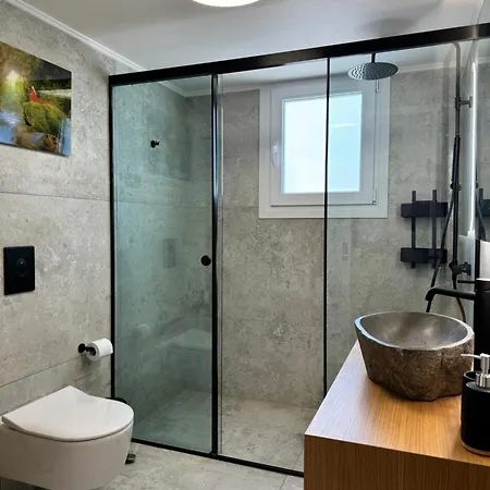 Madi Luxury Patras